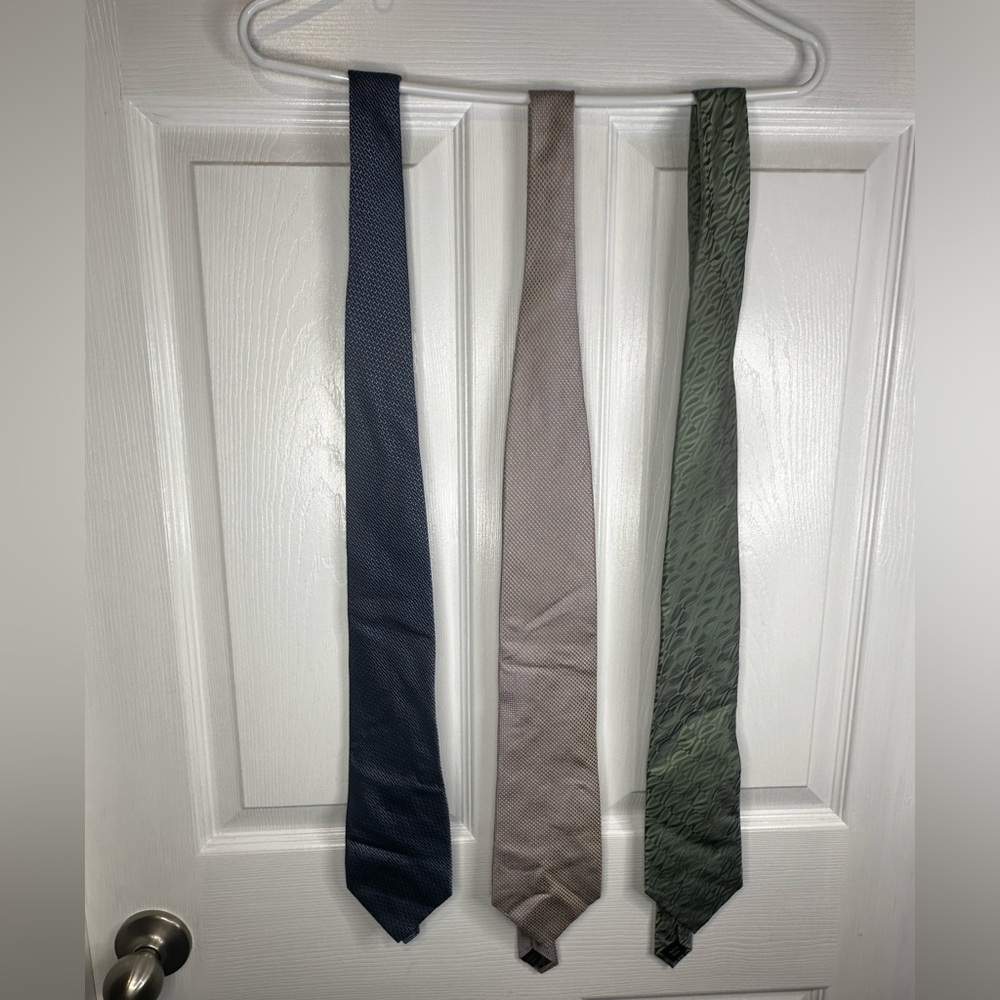 Lot of three ties